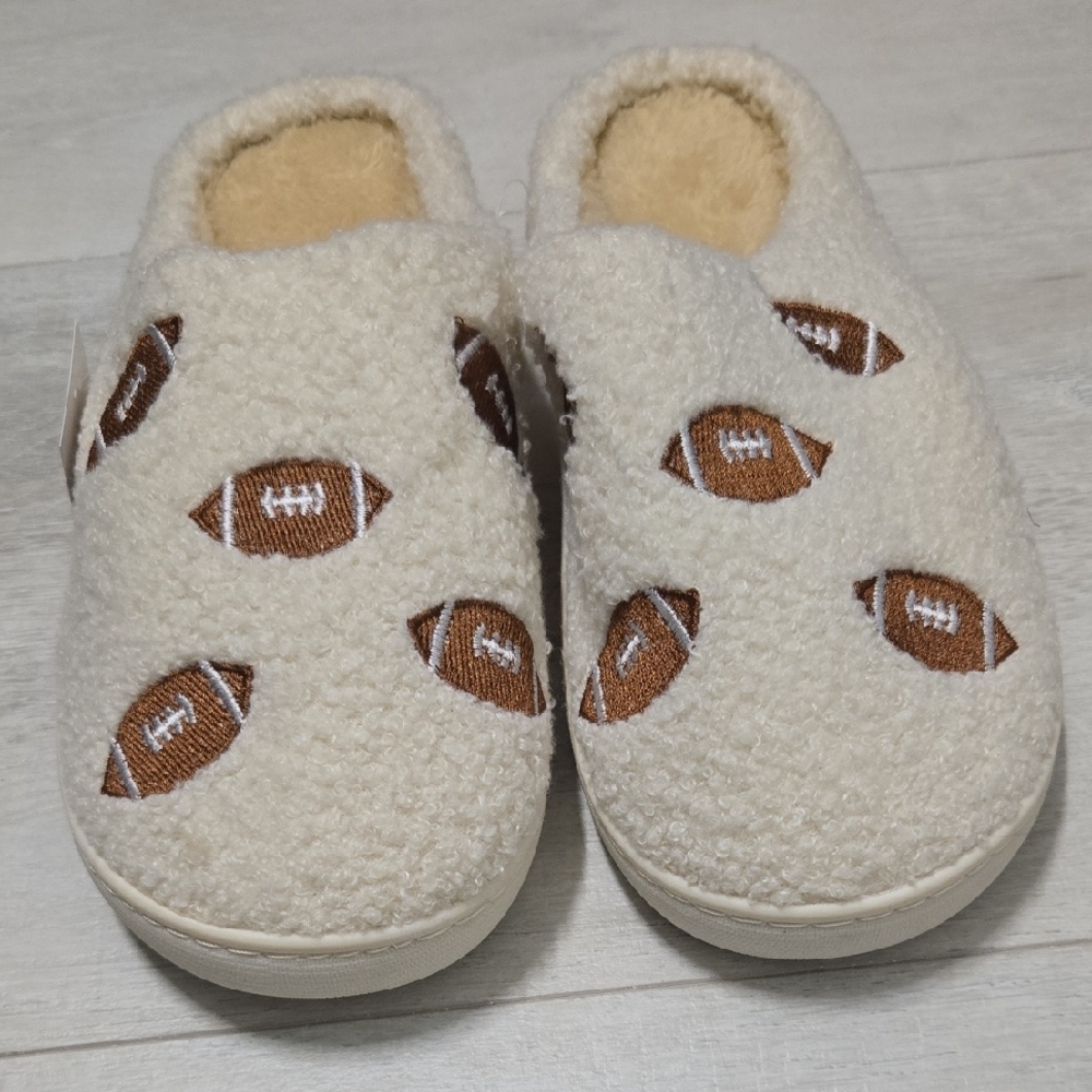 Cozy Football Slippers Adult M(7-8)